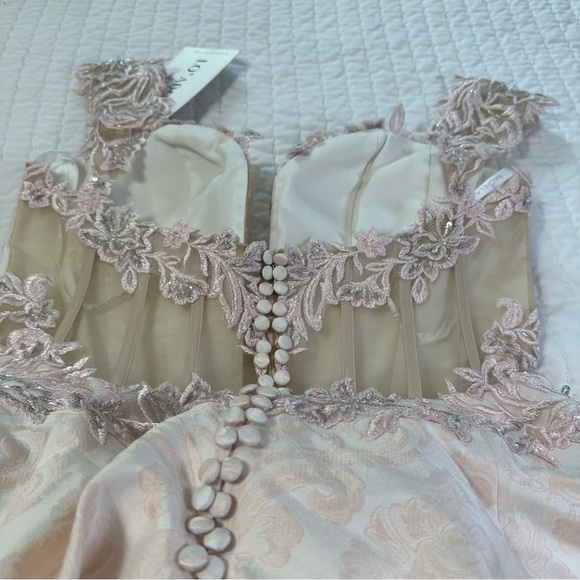 LO’ ADORO Nude Blush Corset Bodice Brocade Elegant Lace Wedding Dress - Picture 8 of 16